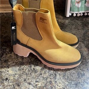 Sorel Women's Mustard Ankle Boots